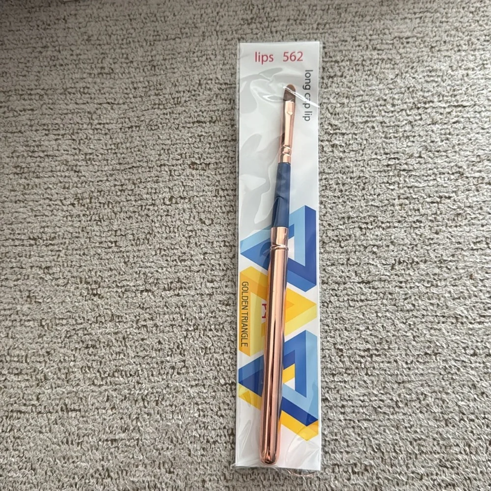 Bdellium Tools Golden Triangle 562 Long Cap Lip Brush NEW